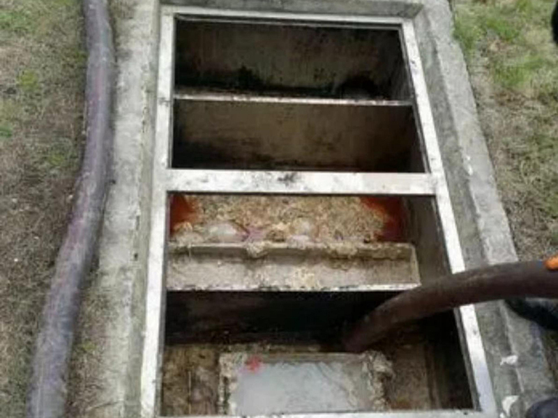 东湖隔油池清理