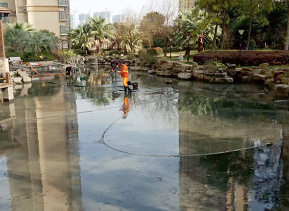 东湖景观池淤泥清理